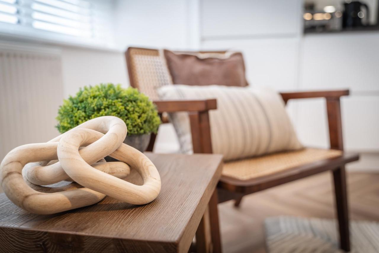 Royal House Stylish Apartments - 체스터 외부 사진